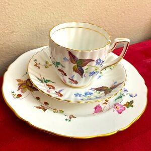 ROYAL CHELSEA ENGLISH BONE CHINA English Tea Cup Saucer & Salad Plate Set